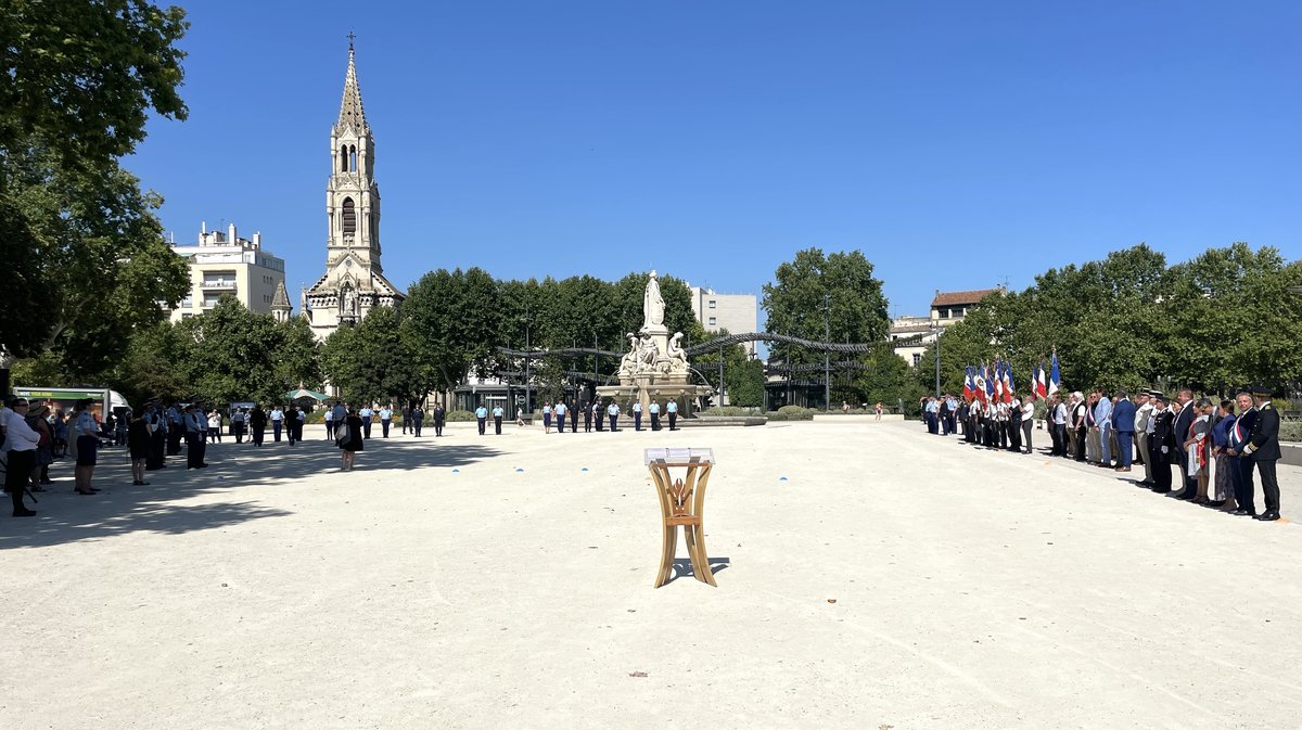 Remise du drapeau au groupement de gendarmerie départementale du Gard (Photo Anthony Maurin)