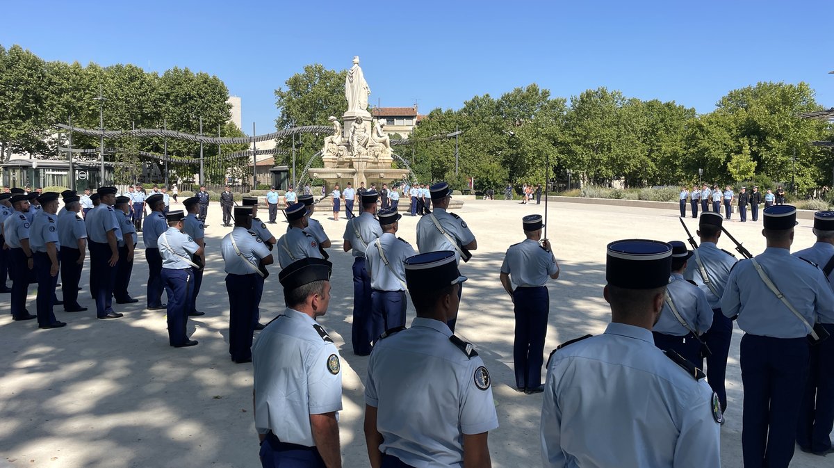 Remise du drapeau au groupement de gendarmerie départementale du Gard (Photo Anthony Maurin)