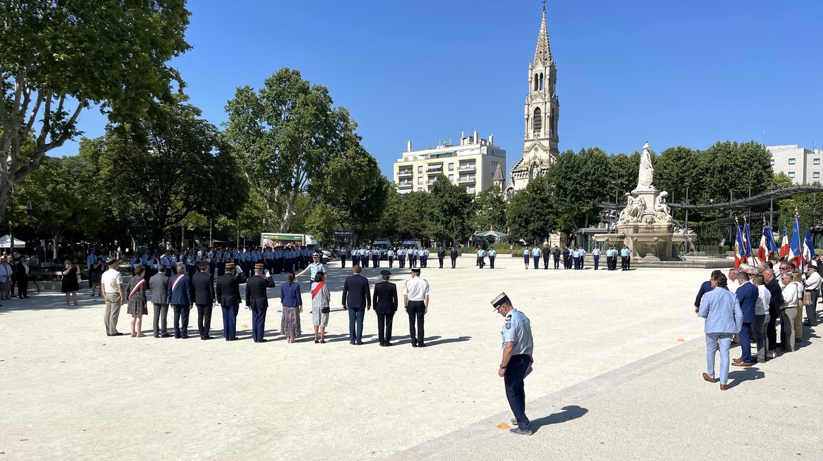 Remise du drapeau au groupement de gendarmerie départementale du Gard (Photo Anthony Maurin)