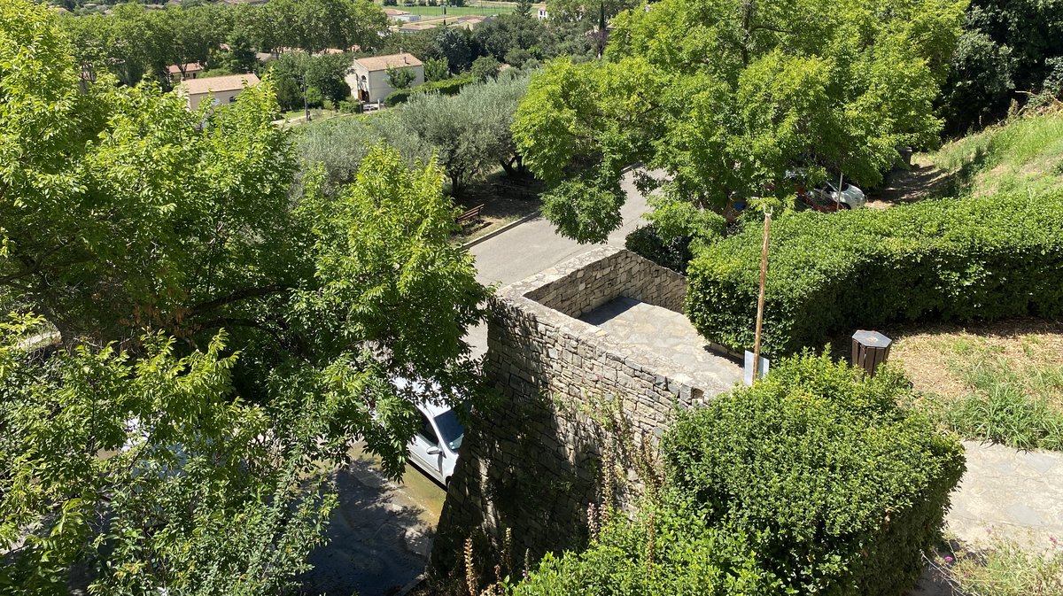 CINQ CHOSES MÉCONNUES SUR... Vézénobres, village de caractère