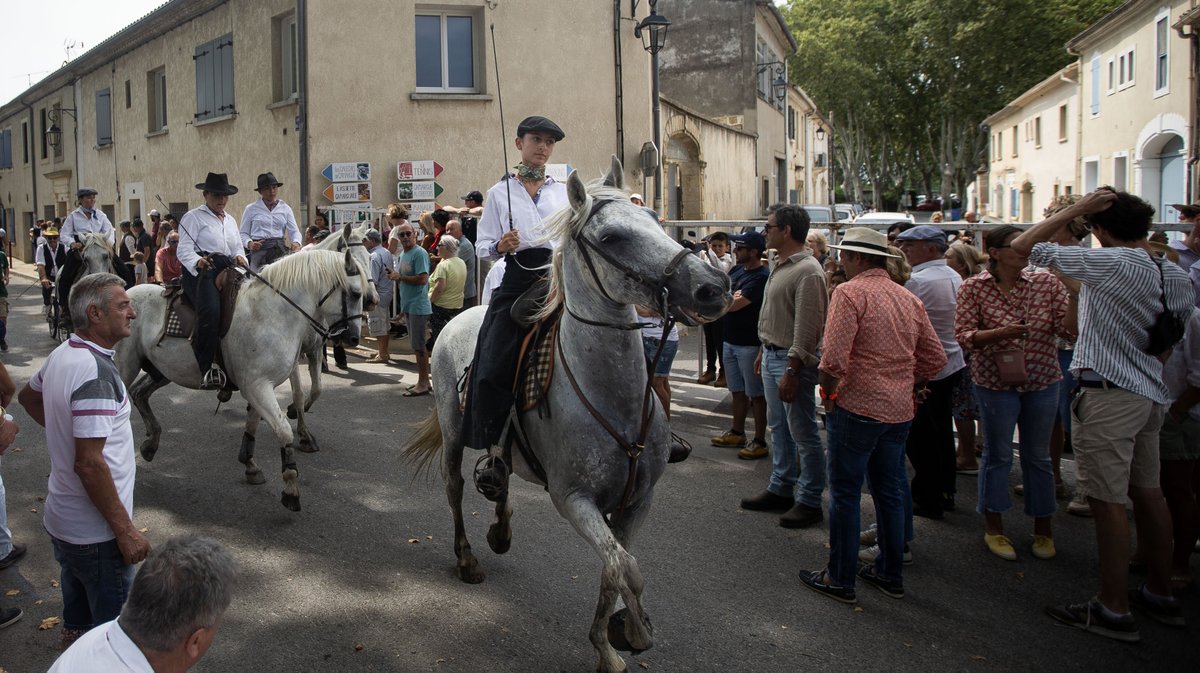 le cailar fete votive ancienne (yp)