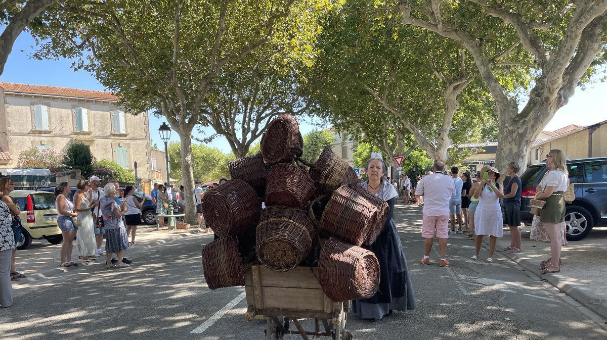 Défilé festival de la vannerie Vallabrègues