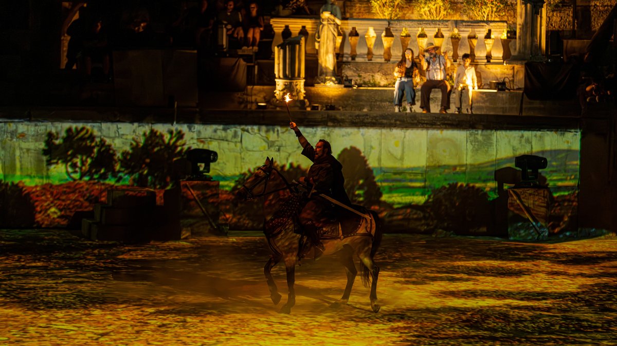 La légende des Jardins son et lumières 2024 Nîmes (Photo YourWolfAgency)