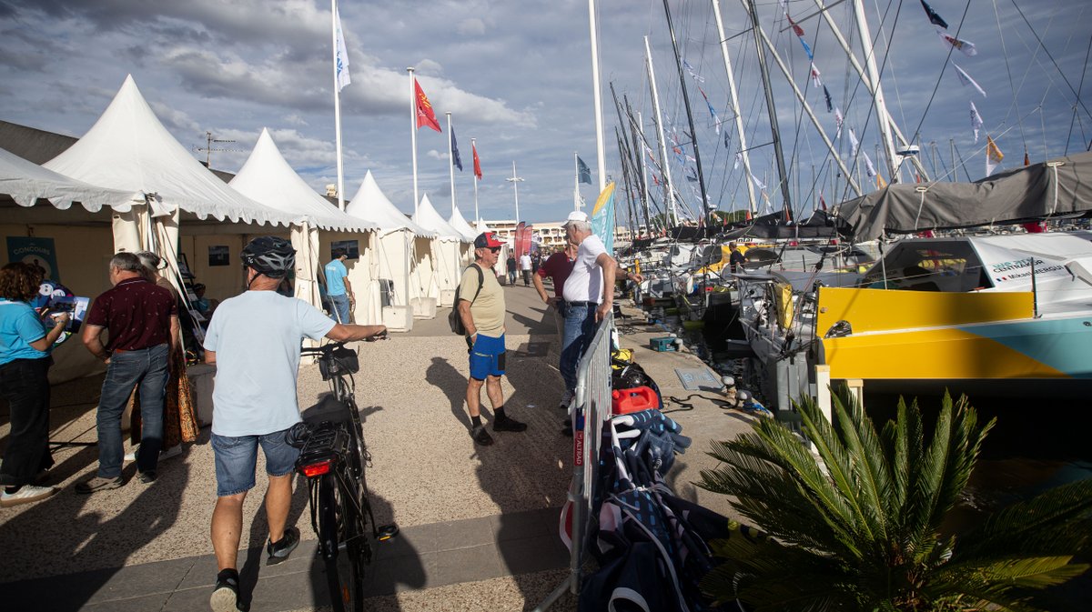 Le Village de course, les quais et les bateaux. Port Camargue Med Max