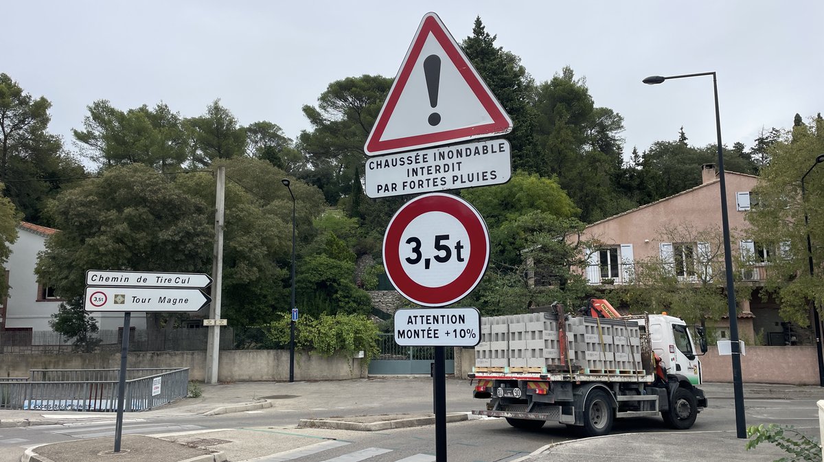 Chemin de Tire Cul Nîmes sens unique octobre 2024 (Photo Anthony Maurin)