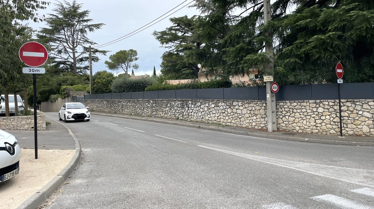 Chemin de Tire Cul Nîmes sens unique octobre 2024 (Photo Anthony Maurin)