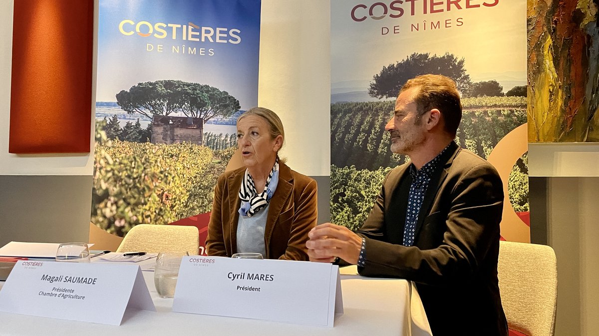 Magali Saumade, présidente de la Chambre d'agriculture, a signé une convention avec le président de l'AOP Costières de Nîmes, Cyril Marès pour une meilleure entente (Photo Anthony Maurin)