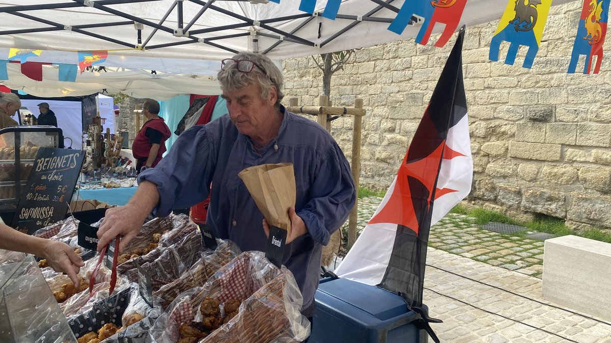 Les stands aux fêtes Médiévales d'Uzès.