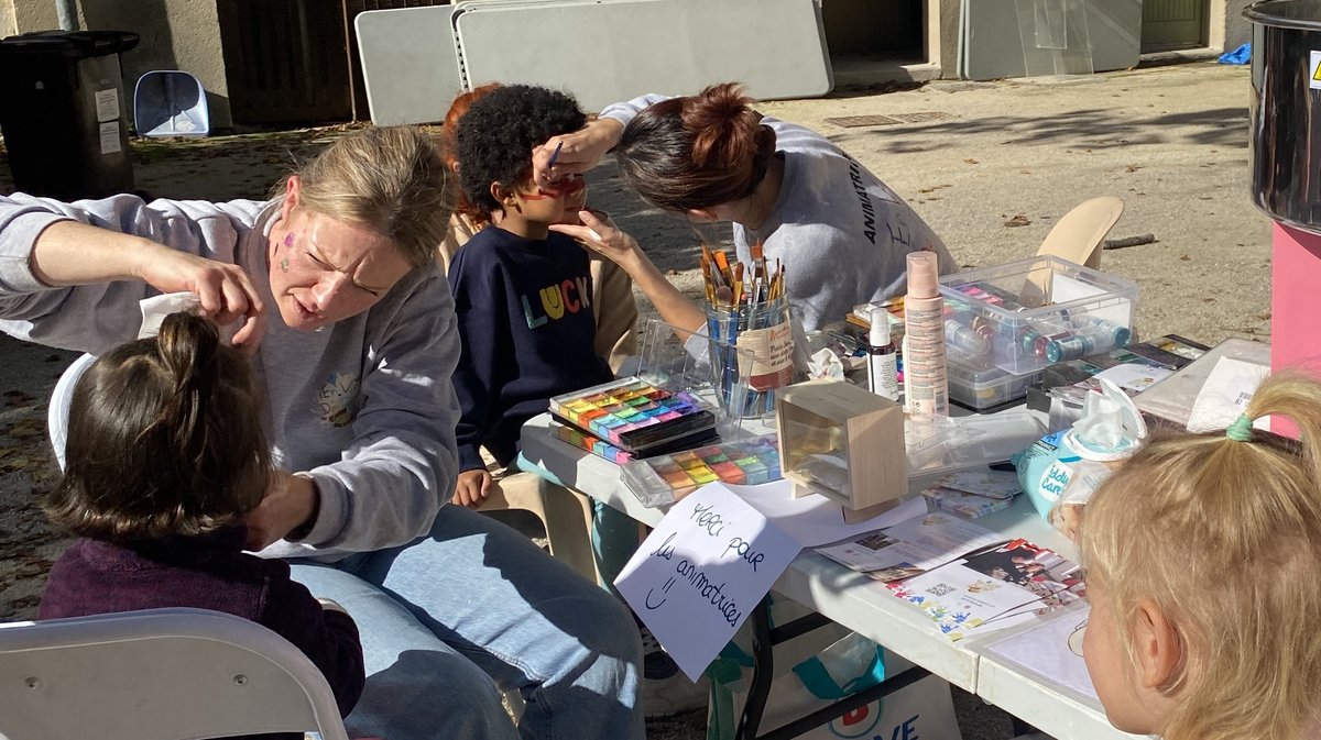 Des jeux pour les enfants aux fêtes Médiévales d'Uzès.