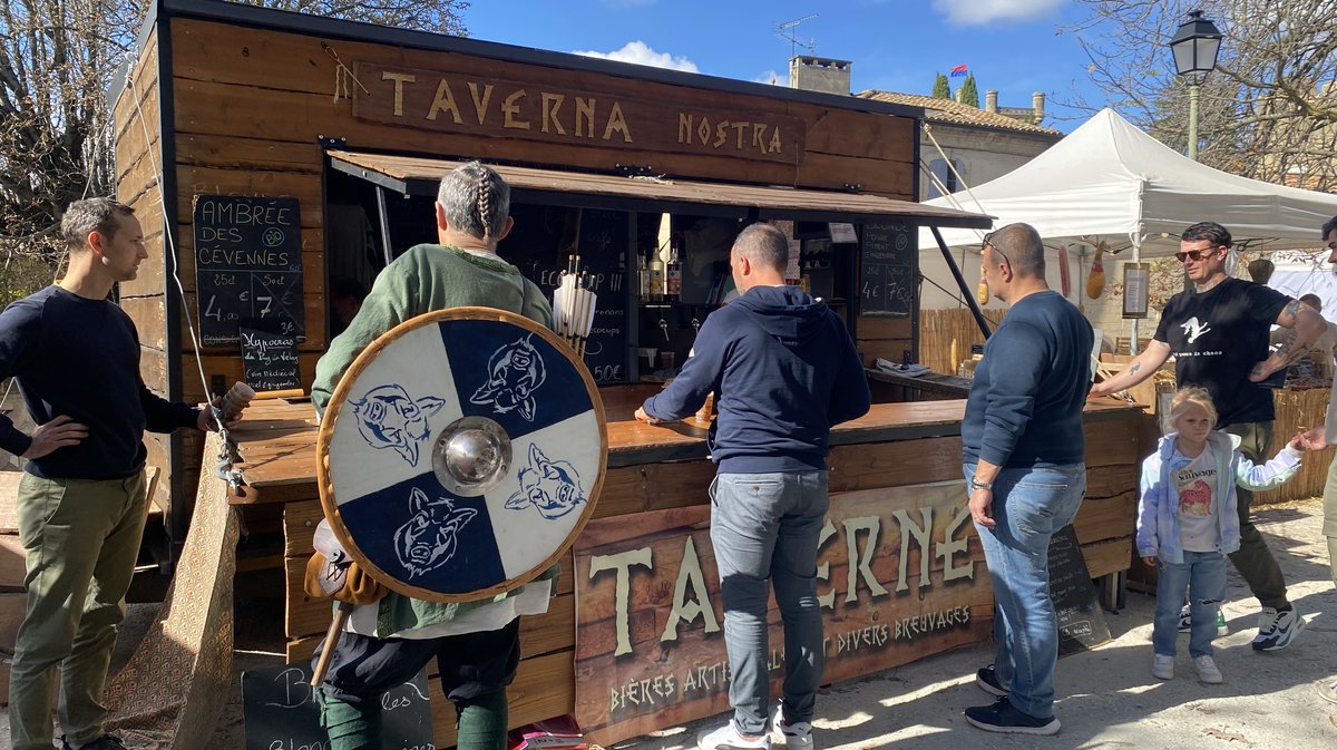 Des stands aux fêtes Médiévales d'Uzès.