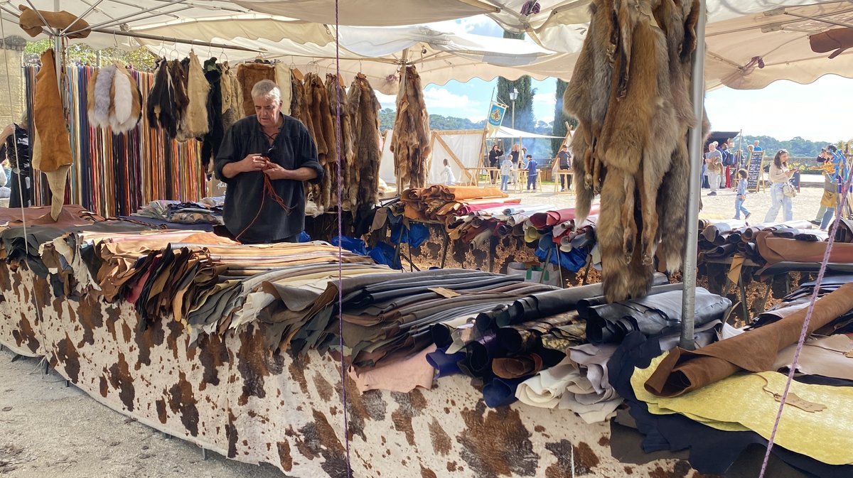 Des stands aux fêtes Médiévales d'Uzès.