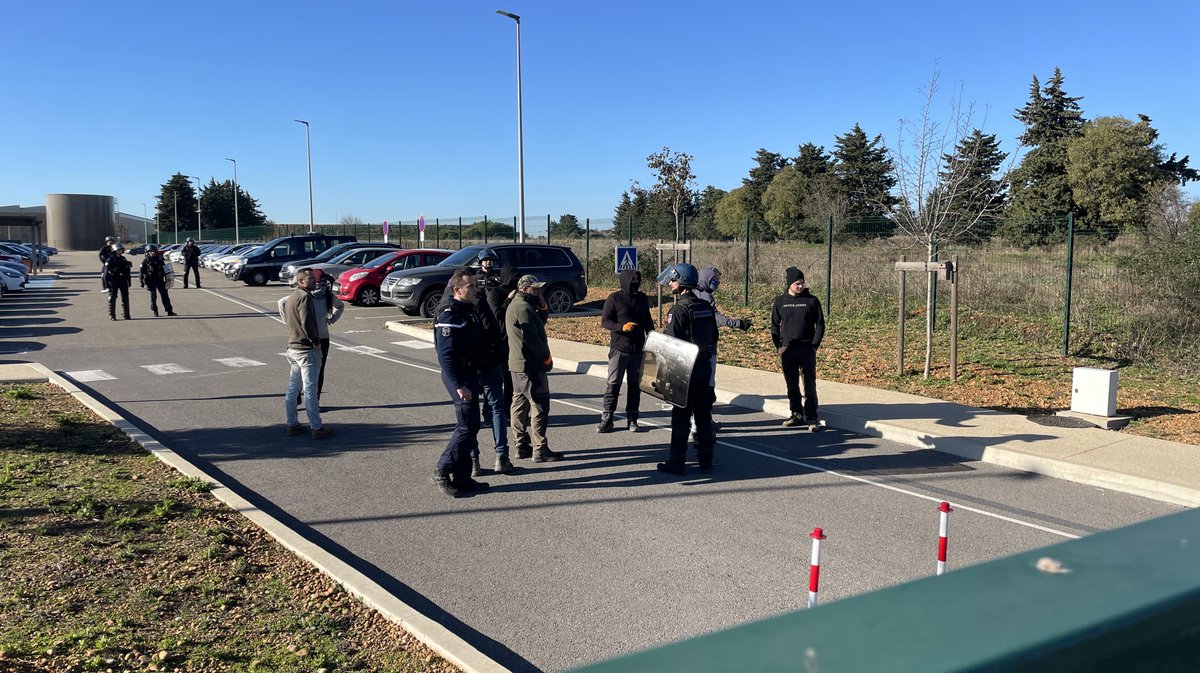 Manif agriculteurs Nîmes ASP MSA Crédit agricole plateforme logistique Grand Frais Mitra (Photo Anthony Maurin)