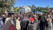 Manif agriculteurs Nîmes ASP MSA Crédit agricole plateforme logistique Grand Frais Mitra (Photo Anthony Maurin)