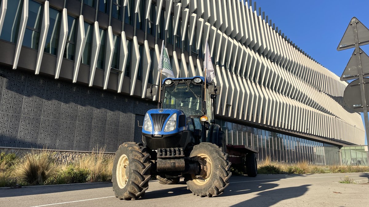 Manif agriculteurs Nîmes ASP MSA Crédit agricole plateforme logistique Grand Frais Mitra (Photo Anthony Maurin)