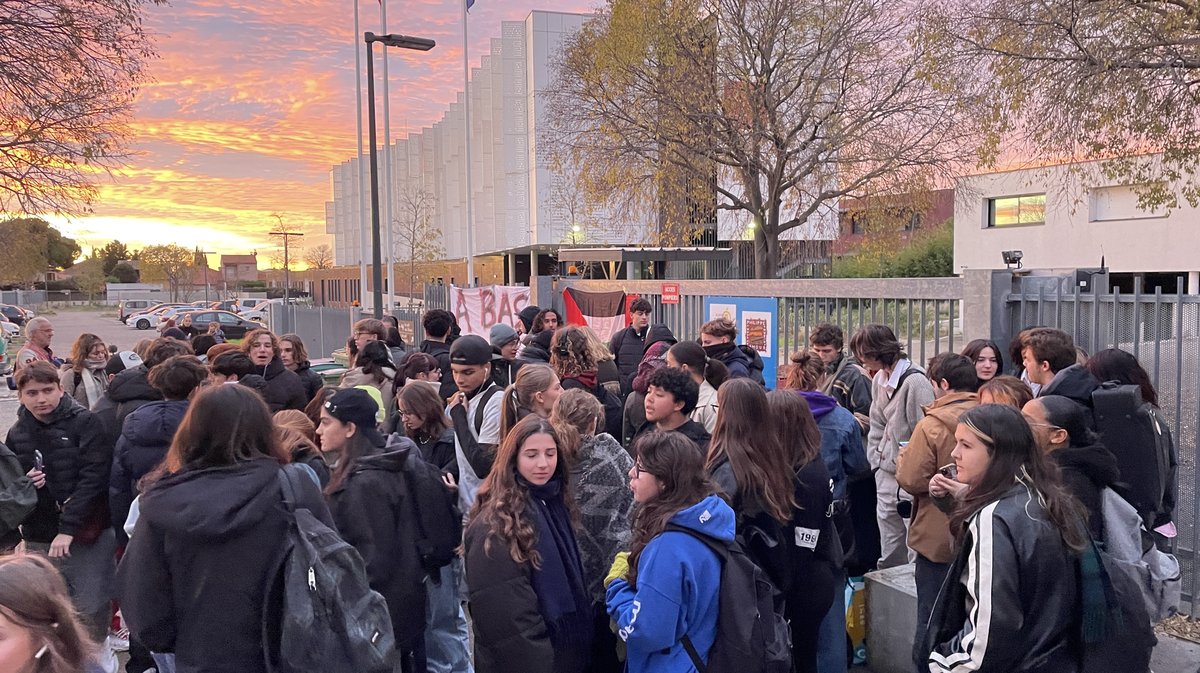 Blocage lycée Philippe Lamour Daudet (Photo Anthony Maurin)