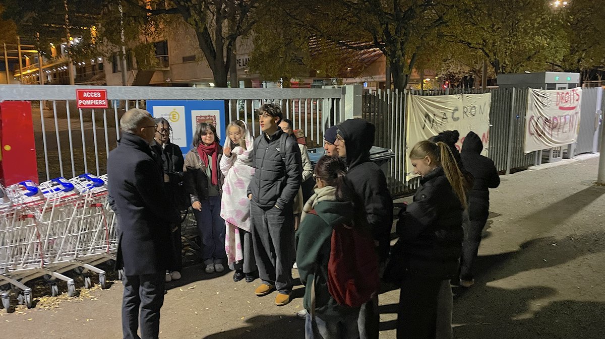 Blocage lycée Philippe Lamour Daudet (Photo Anthony Maurin)