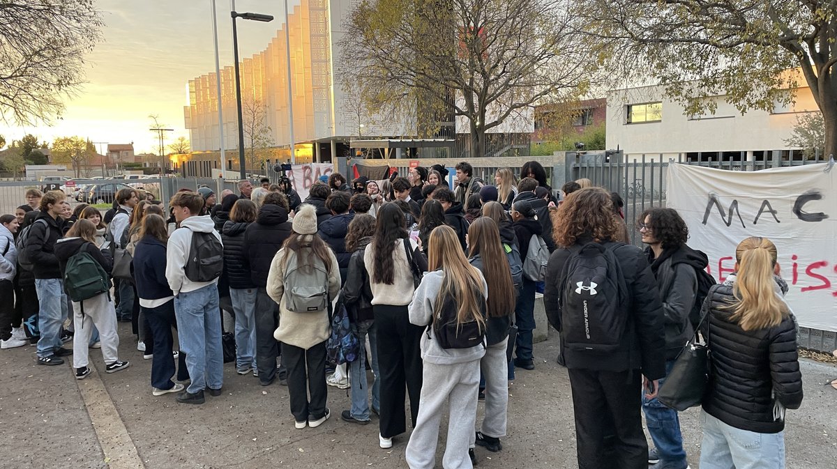 Blocage lycée Philippe Lamour Daudet (Photo Anthony Maurin)