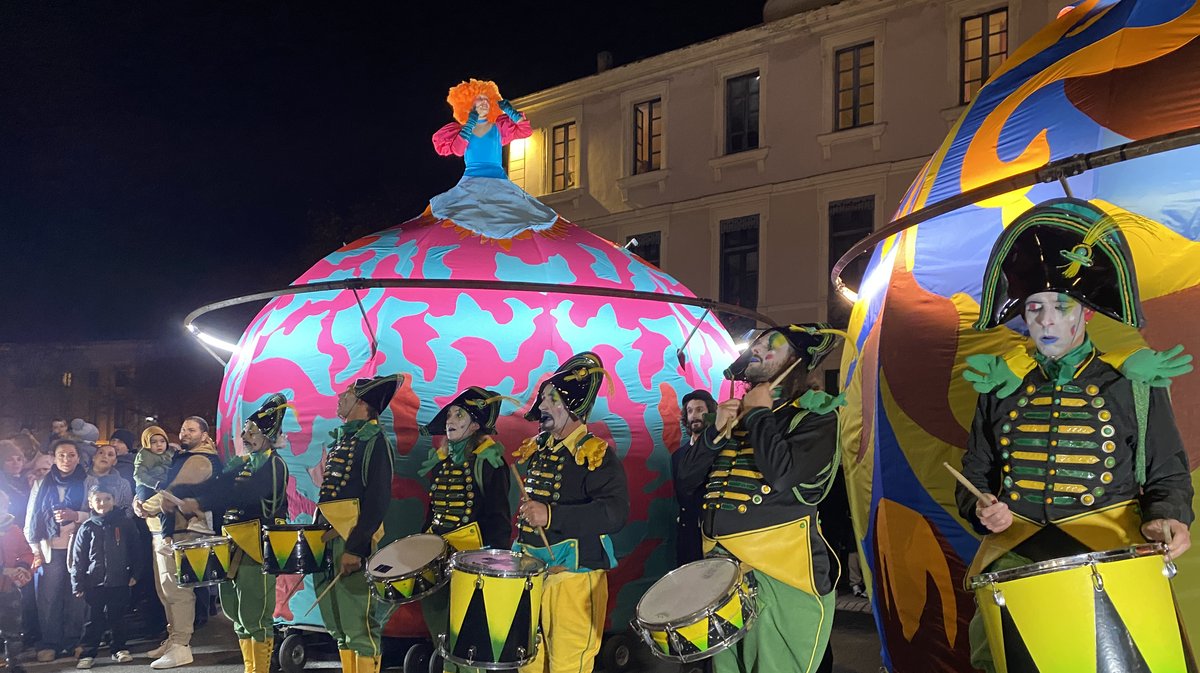 spectacle “Les poupées géantes”