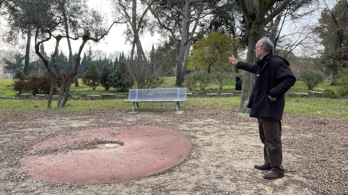 Jean-François Milesi sur le terrain qui pourrait accueillir le nouvel Ehpad de Beaucaire.