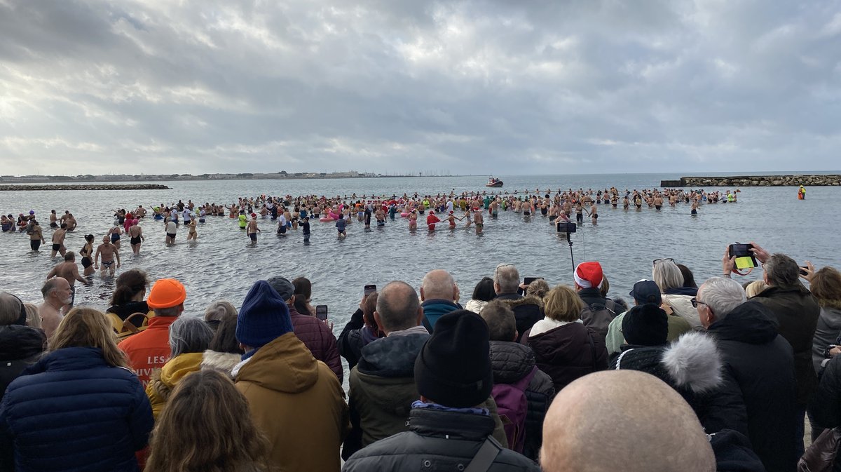 Premier bain de l'année Grau-du-Roi 2025