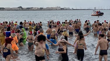 Premier bain de l'année Grau-du-Roi 2025