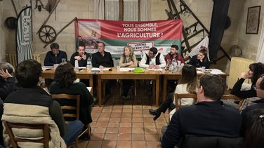 Première réunion de campagne organisée par la FDSEA et les JA à Beaucaire.