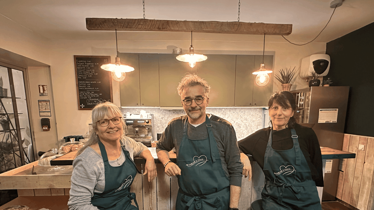 Le pasteur Jean-Philippe Domingues entouré de sa femme Line (à gauche) et Patricia Cercuvelo