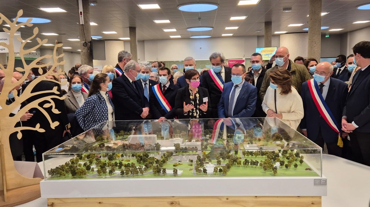 Présentation de la maquette du projet de modernisation du centre hospitalier d'Arles.