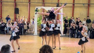 La formation Girls, moins de 14 ans, en pleine chorégraphie.