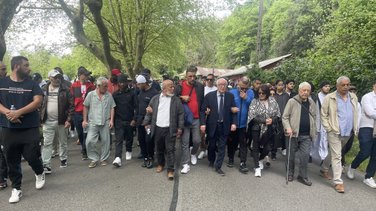 Deux jours après le drame, les fidèles, élus ou proches de la victime du meurtre en mosquée de La Grand'Combe se sont recueillis.