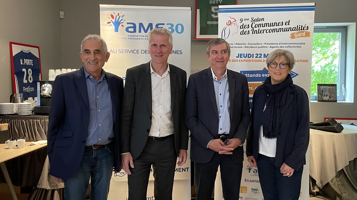 Jean-Luc Descloux, maire de Milhaud depuis 2014, Philippe Ribot, en poste depuis 2008 à Saint-Privat-des-Vieux, Joël Roudil, maire de Carnas, secrétaire général adjoint, et Martine Laguérie, maire d’Estézargues depuis 2008 (Photo Anthony Maurin).
