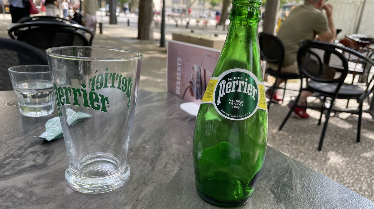 perrier verre vide
