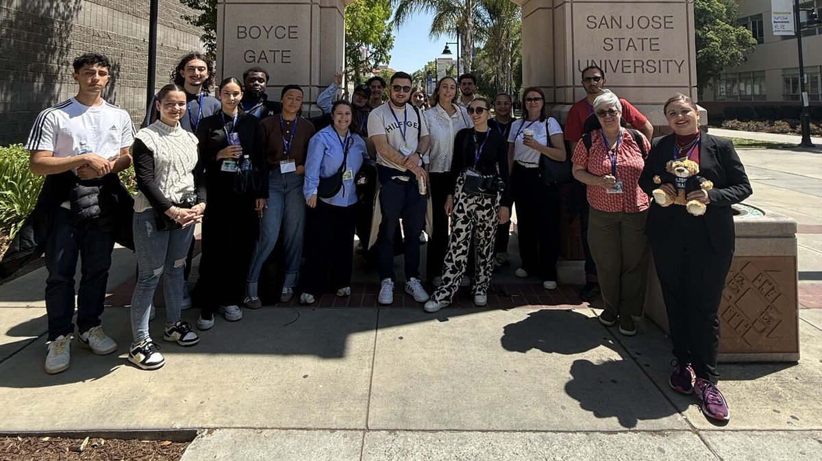 Les 21 apprentis en licence Entrepreneuriat devant la San Jose University à San Francisco