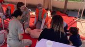 Les gestes de premiers secours sont enseignés par la Croix Rouge.