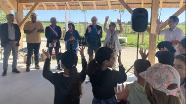 Les enfants se félicitent d'avoir effectué le projet pédagogique.