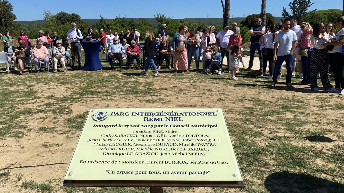 La plaque du nouveau parc intergénérationnel dévoilée.