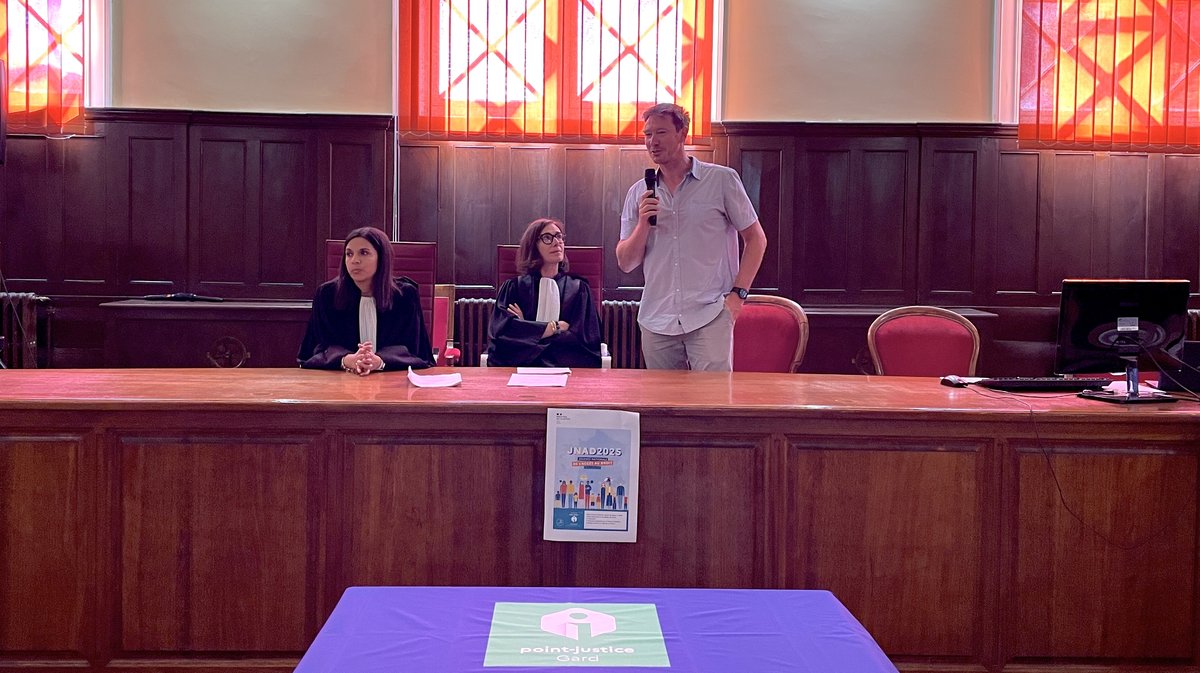 Journée nationale de l'accès au Droit tribunal de Nîmes école Calandreta Aimat Serre (Photo Anthony Maurin)