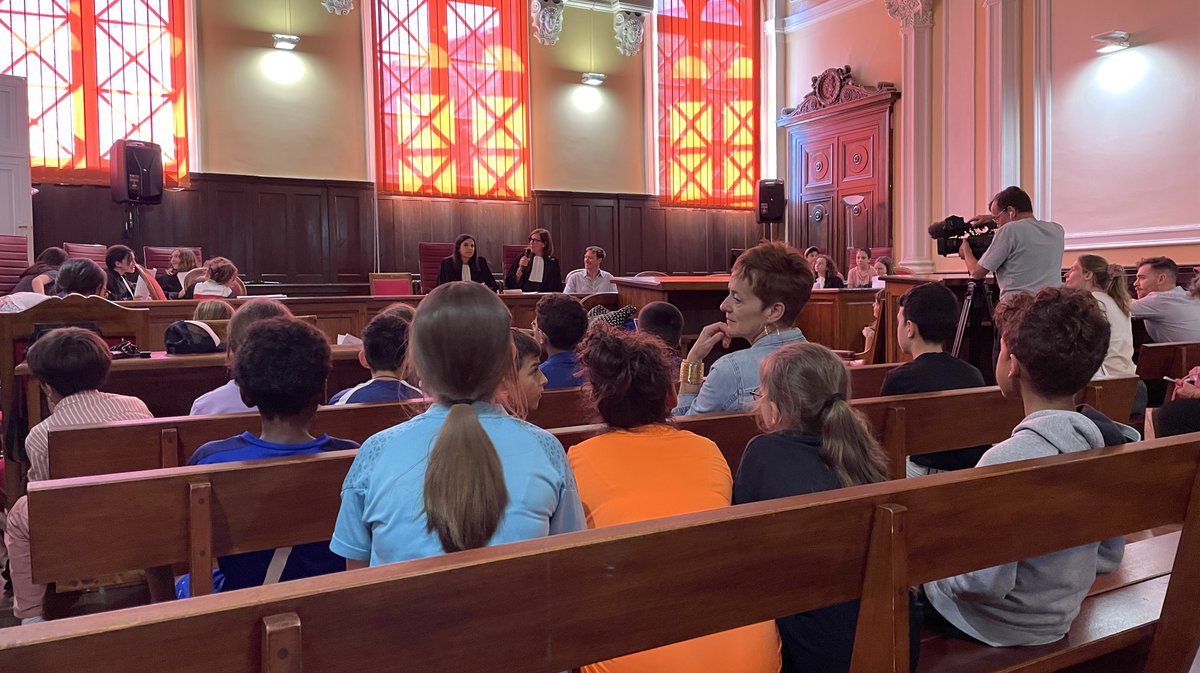 Journée nationale de l'accès au Droit tribunal de Nîmes école Calandreta Aimat Serre (Photo Anthony Maurin)
