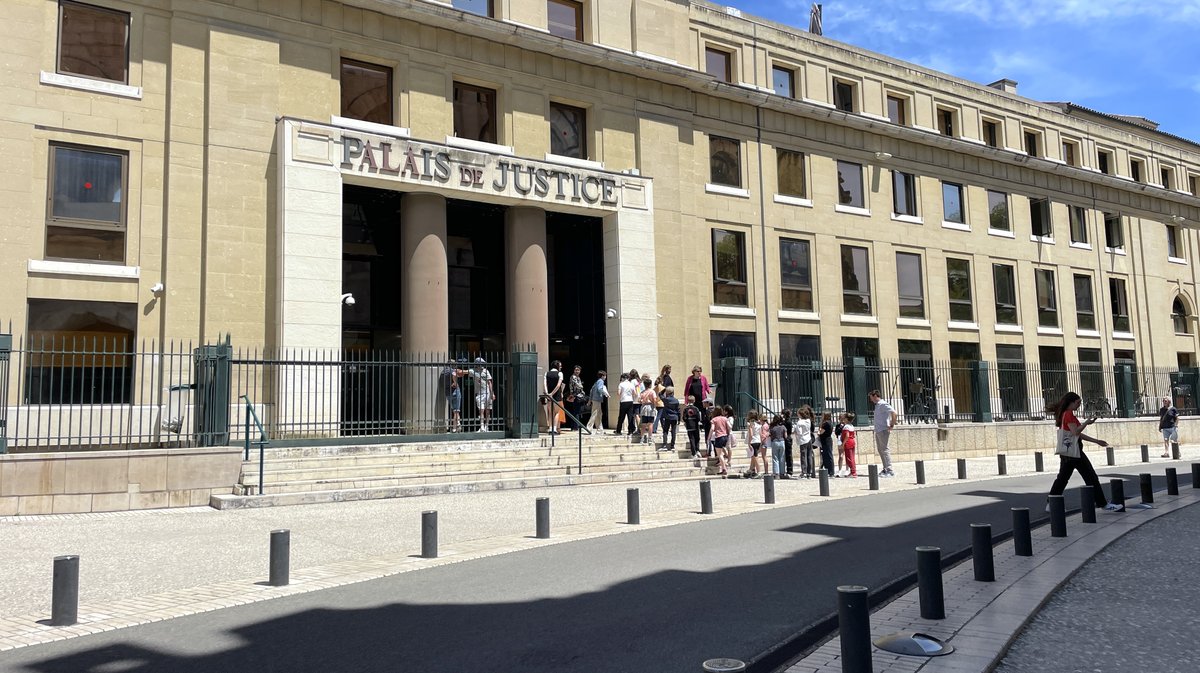 La Journée nationale de l'accès au Droit s'est déroulée au tribunal de Nîmes pour l'école Calandreta Aimat Serre (Photo Anthony Maurin)