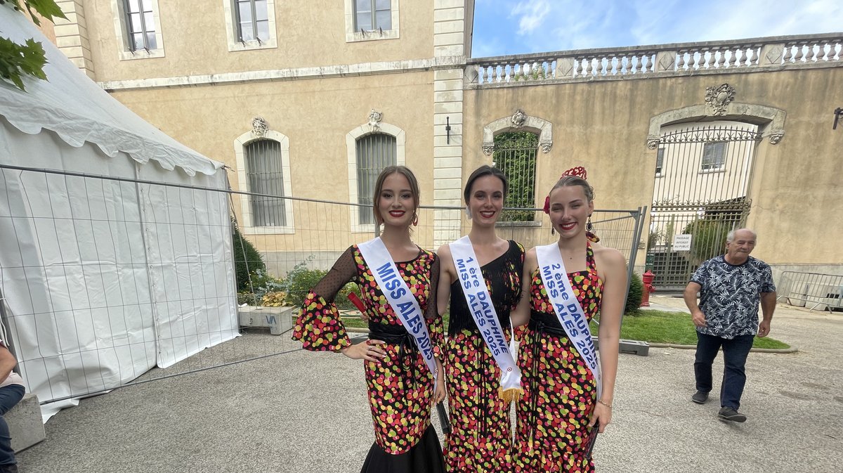 Miss Alès et ses deux dauphines en amont du défilé