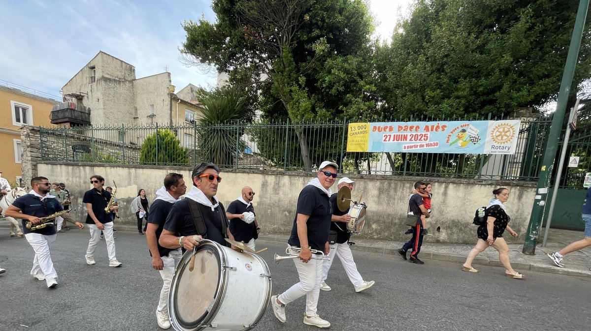 Qui dit défilé dit Pena à Alès !