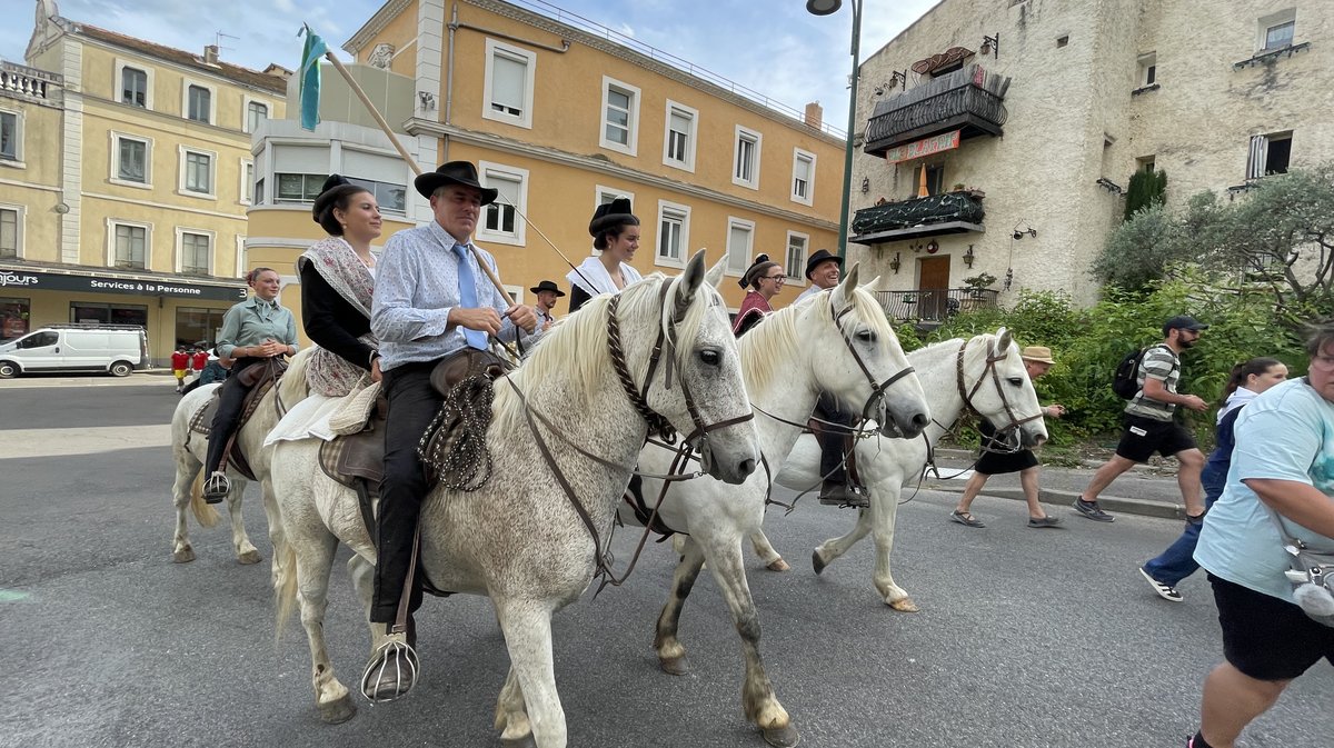 Les manadiers fermaient le défilé d'inauguration