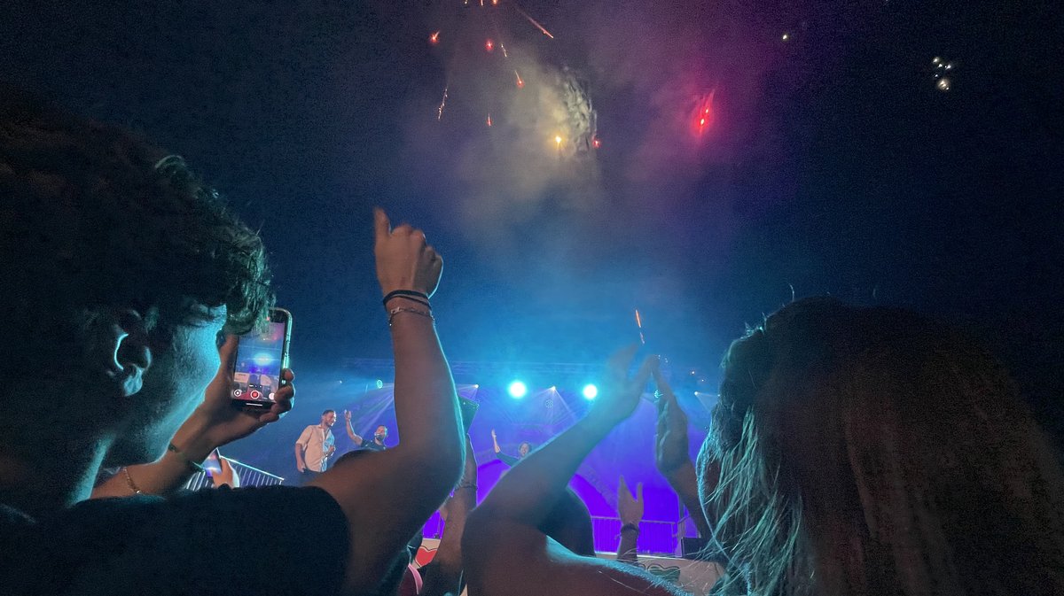 Le concert s'est conclu sous le feu d'artifice, avant la prise de pouvoir des bodegas