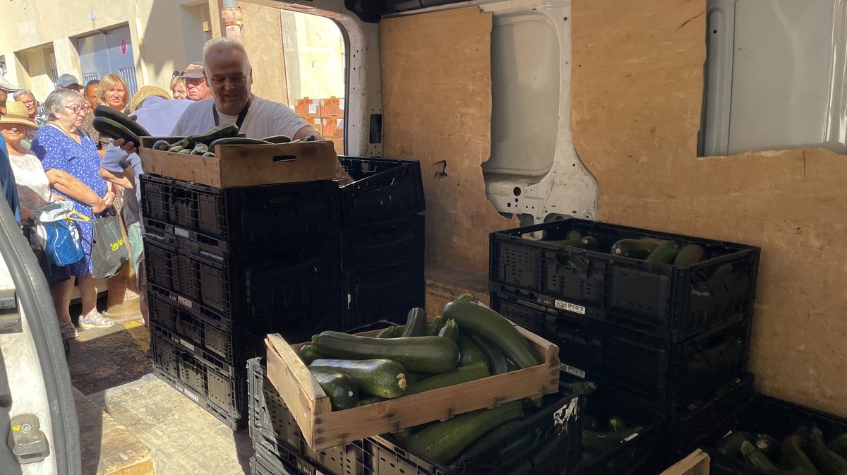Distribution alimentaire de l'association Table ouverte à Nîmes (Photo Anthony Maurin)