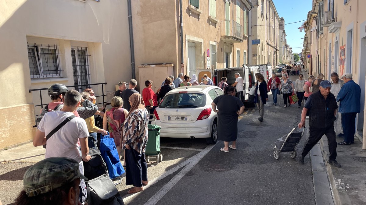 Distribution alimentaire de l'association Table ouverte à Nîmes (Photo Anthony Maurin)