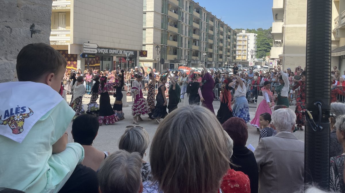 Les danseuses ont assuré le show sur le parvis de la cathédrale