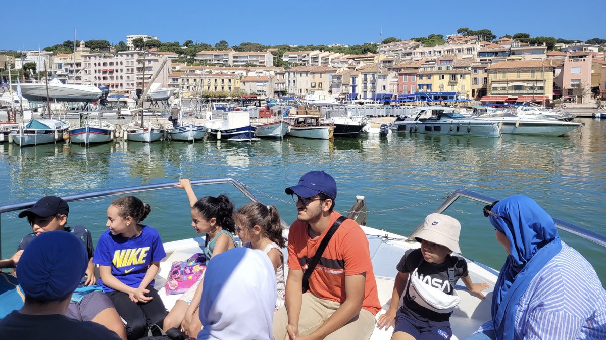 Les jeunes font des sorties estivales.