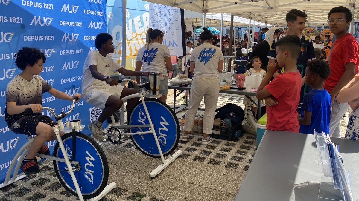 La queue devant les vélos smoothie.