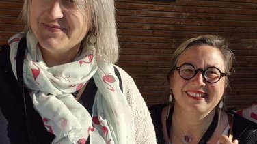 À gauche, la maire de Molières-sur-Cèze, major de sa promotion, Florence Bouis. Et Julie Lopez-Dubreuil, maire de Saint-Jean-du-Pin.