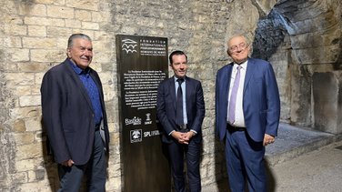 Dévoilement de plaque en l'honneur des mécènes qui ont participé à la rénovation et la sauvegarde du patrimoine de Nîmes